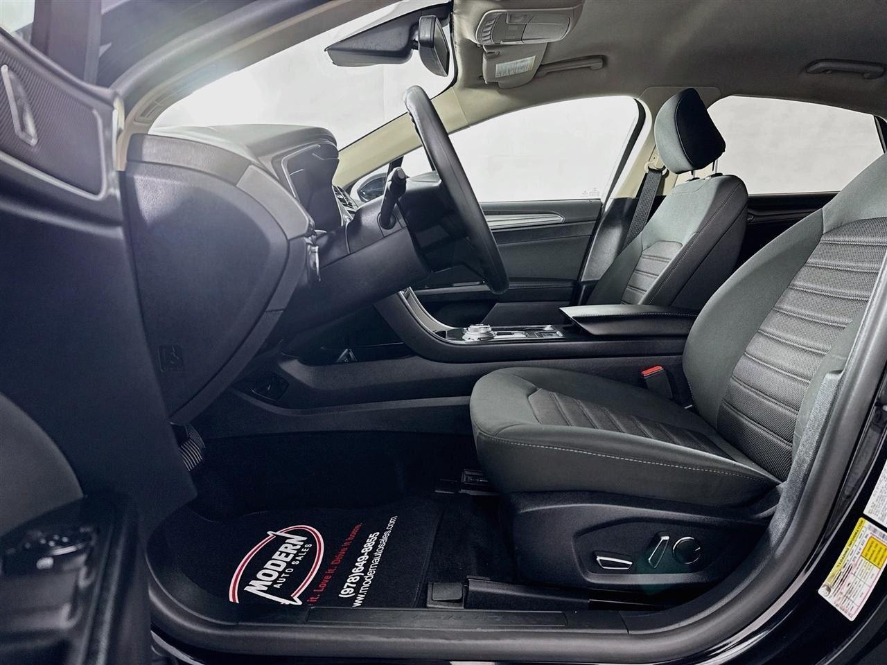 Ford Fusion SE FWD 2020