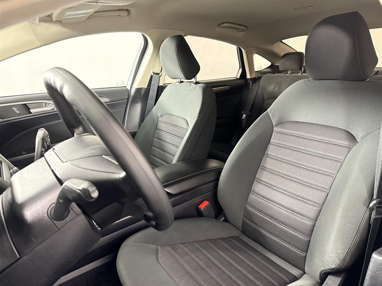 Ford Fusion SE FWD 2020