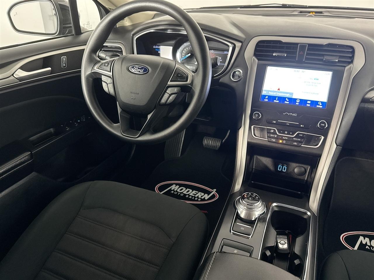 Ford Fusion SE FWD 2020