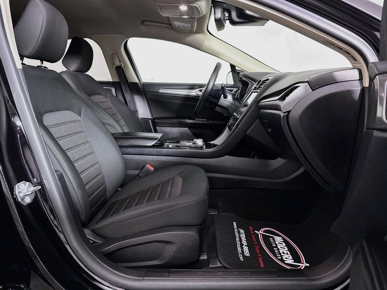 Ford Fusion SE FWD 2020
