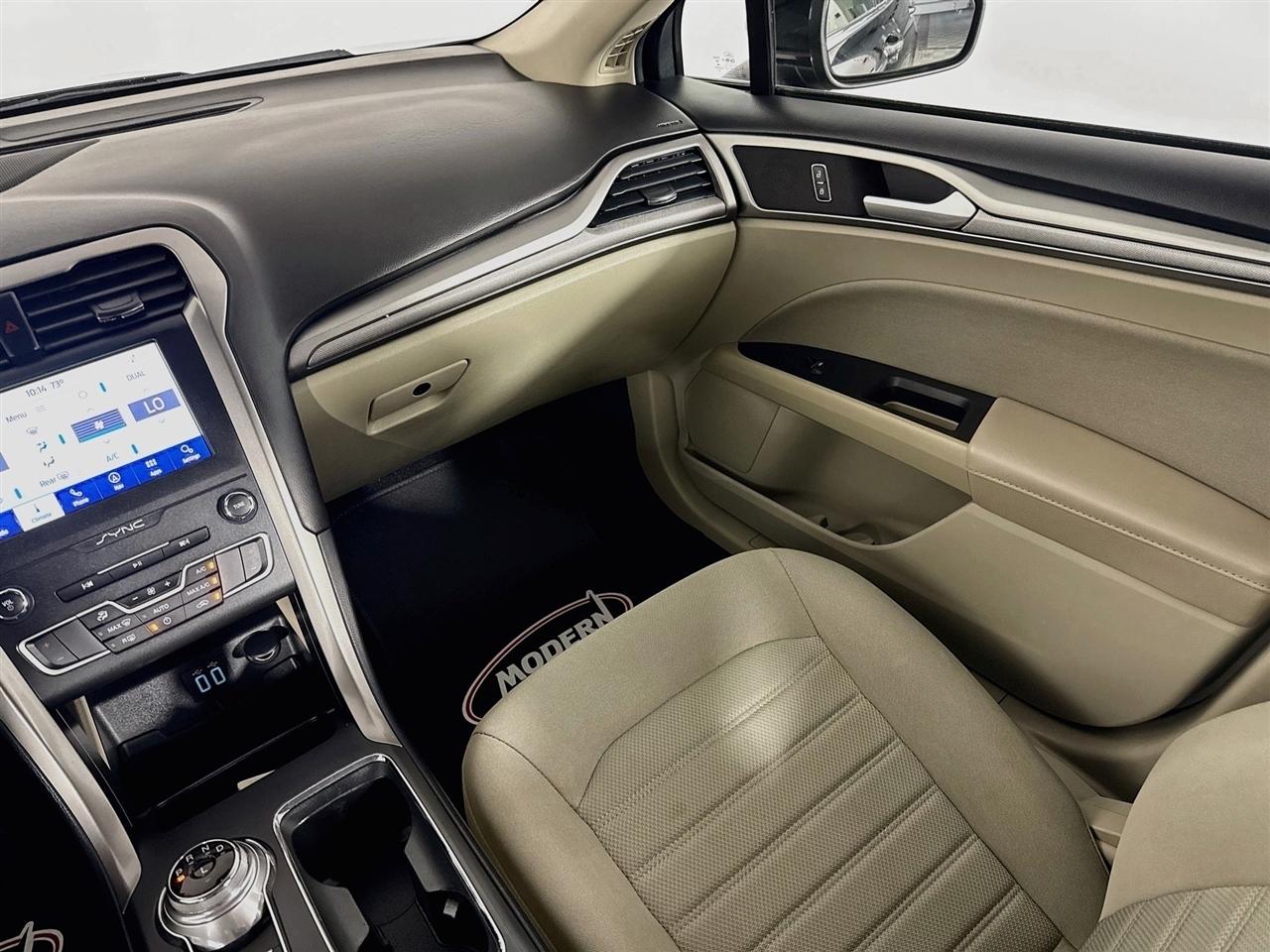 Ford Fusion Hybrid SE FWD 2020