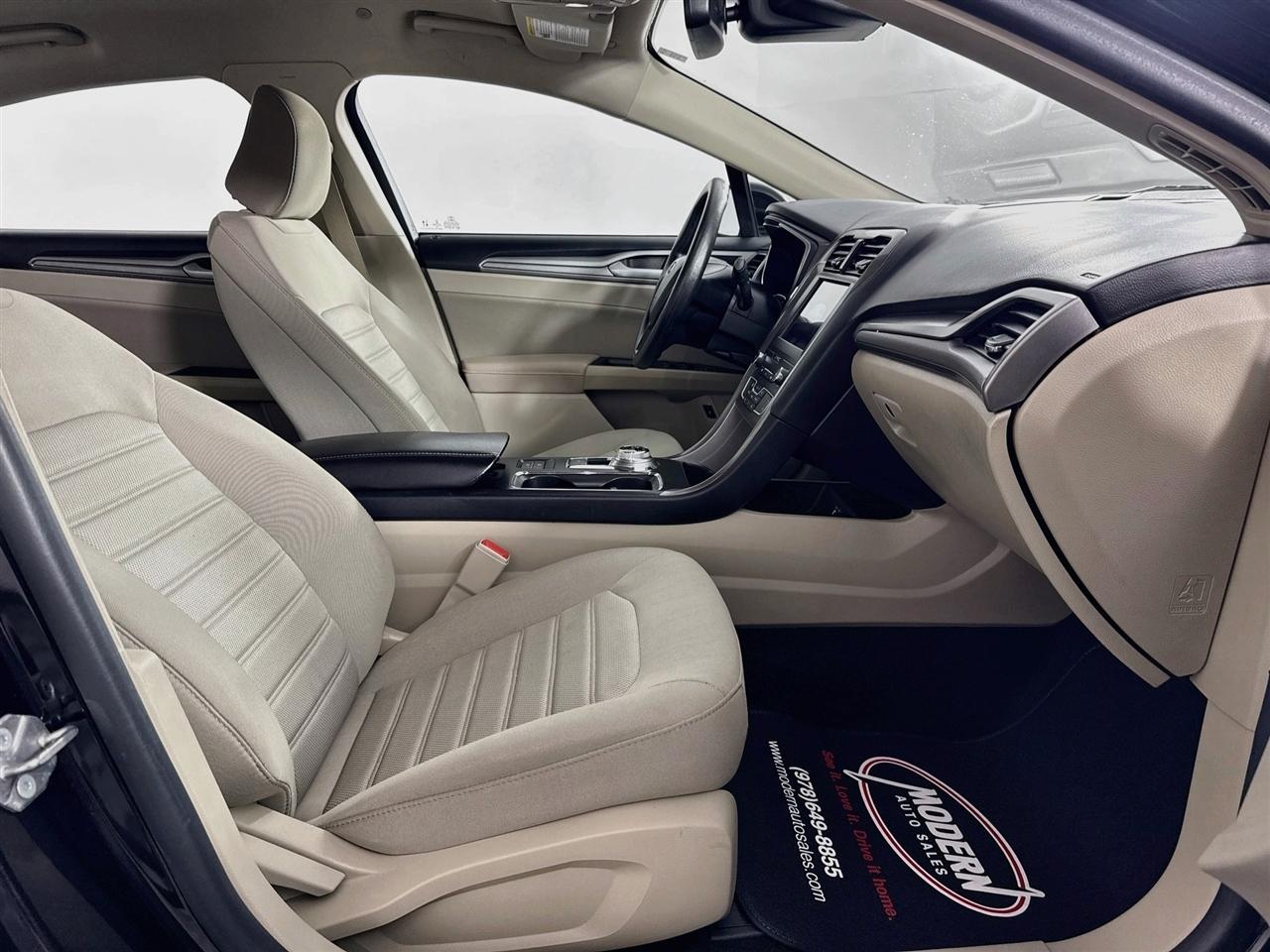Ford Fusion Hybrid SE FWD 2020