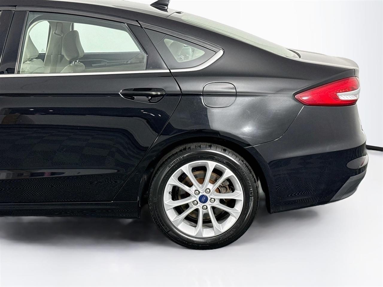 Ford Fusion Hybrid SE FWD 2020