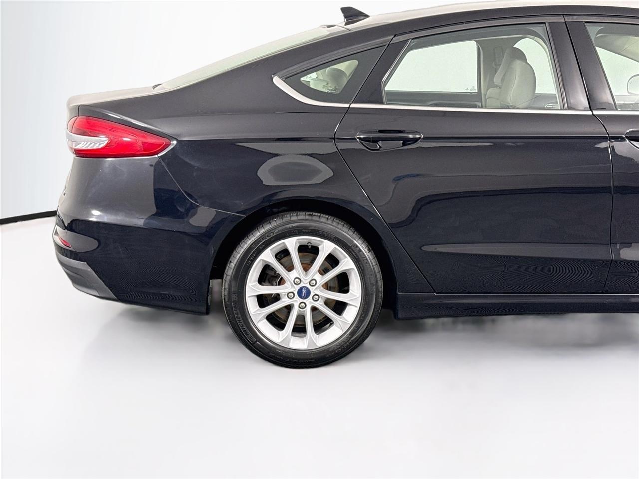 Ford Fusion Hybrid SE FWD 2020