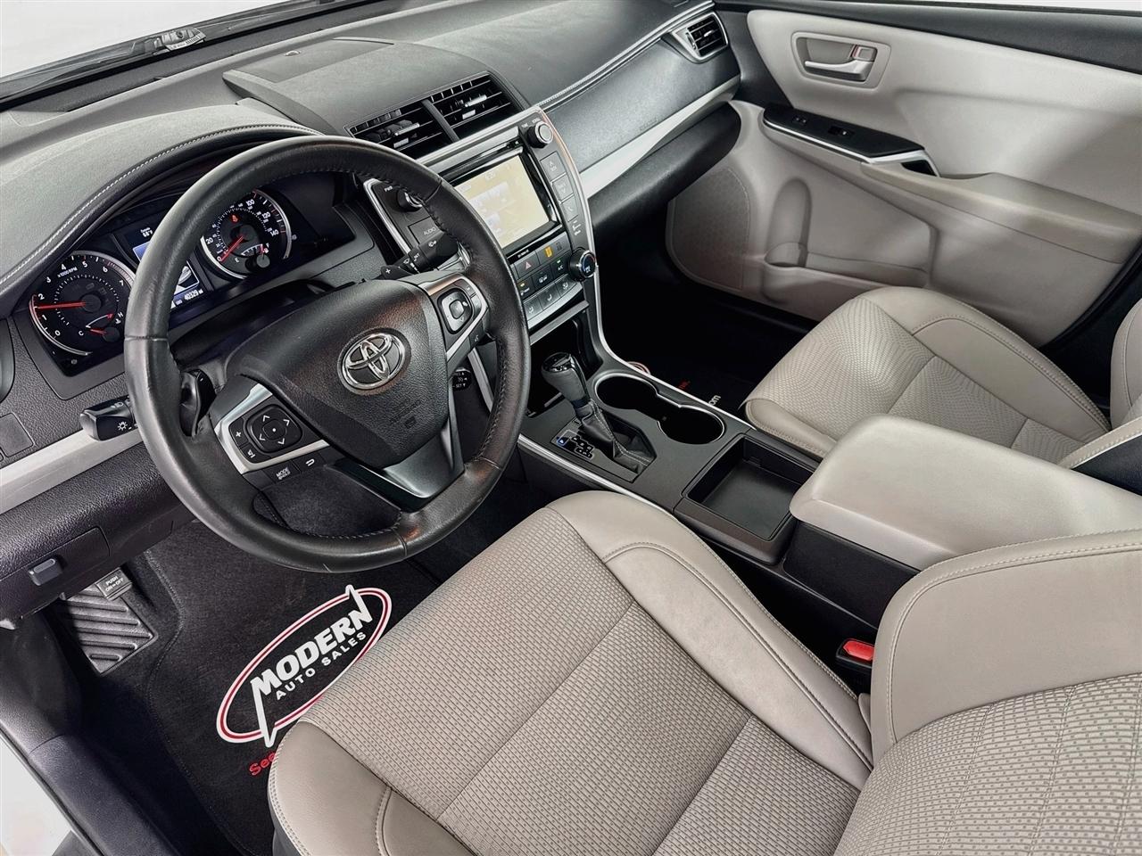 Toyota Camry XLE Auto (Natl) 2017