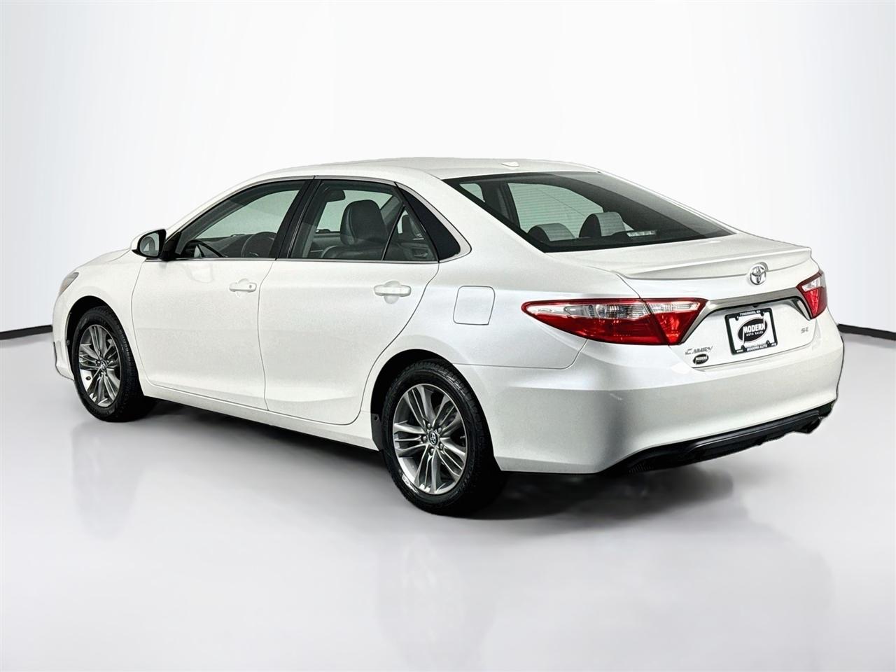 Toyota Camry XLE Auto (Natl) 2017