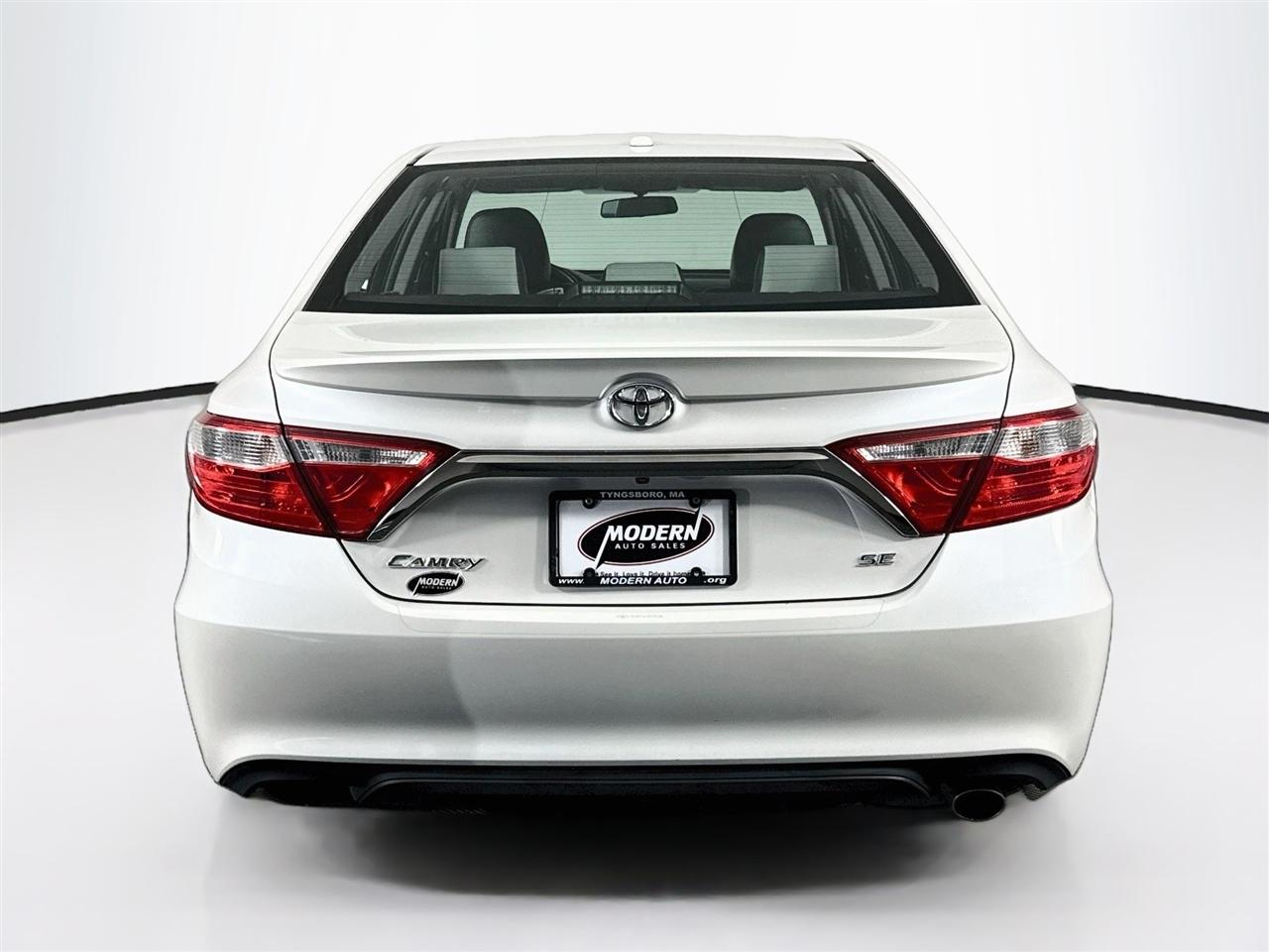 Toyota Camry XLE Auto (Natl) 2017
