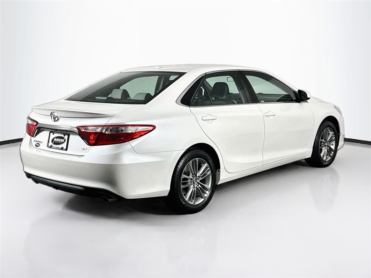 Toyota Camry XLE Auto (Natl) 2017