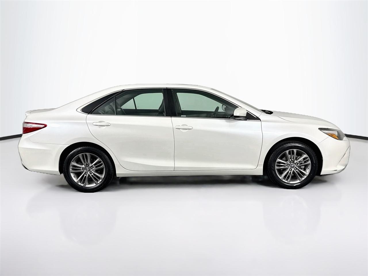 Toyota Camry XLE Auto (Natl) 2017