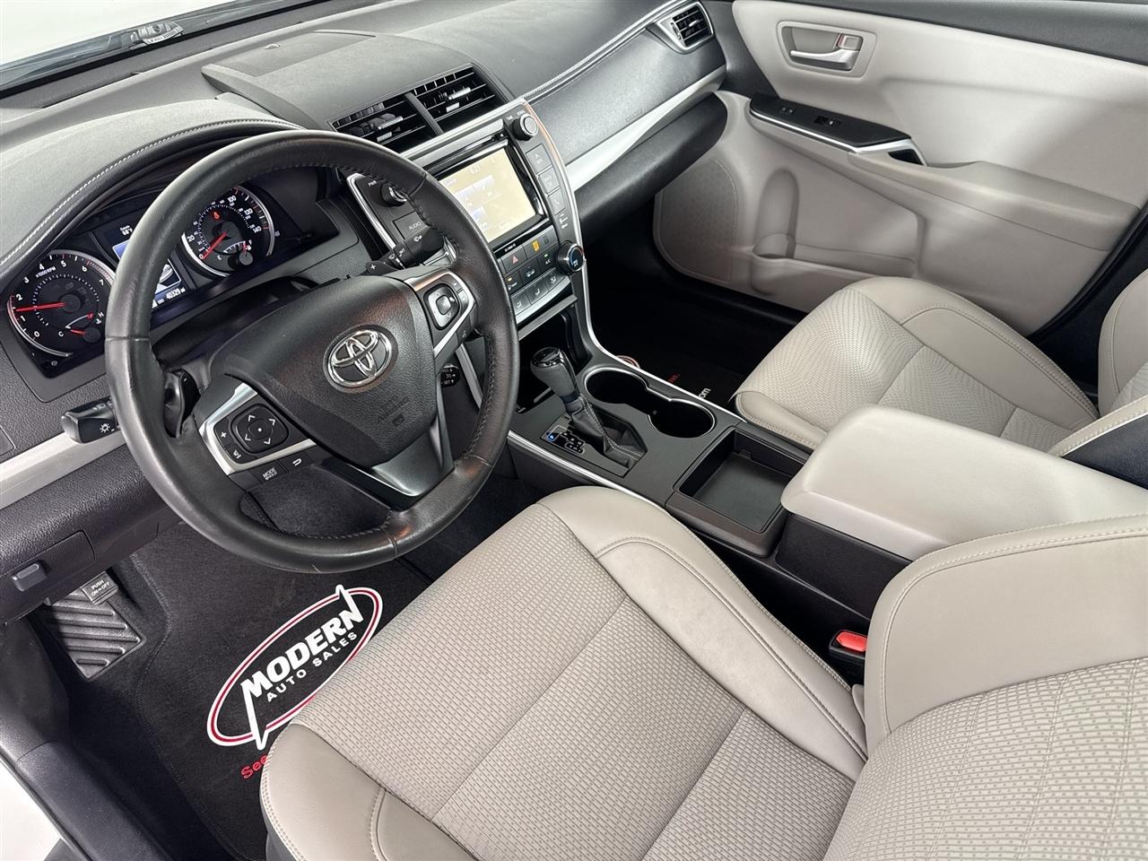Toyota Camry XLE Auto (Natl) 2017