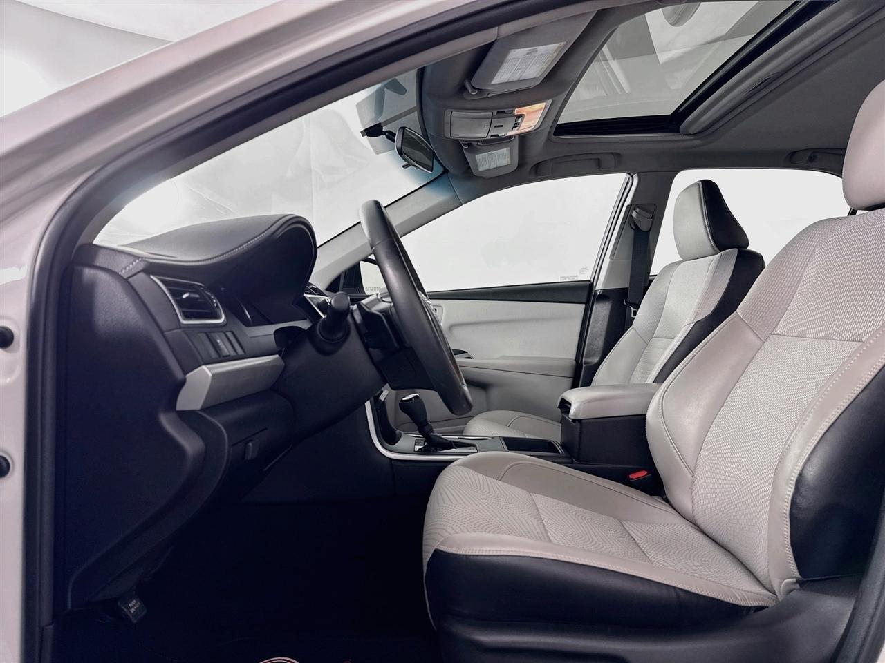 Toyota Camry XLE Auto (Natl) 2017