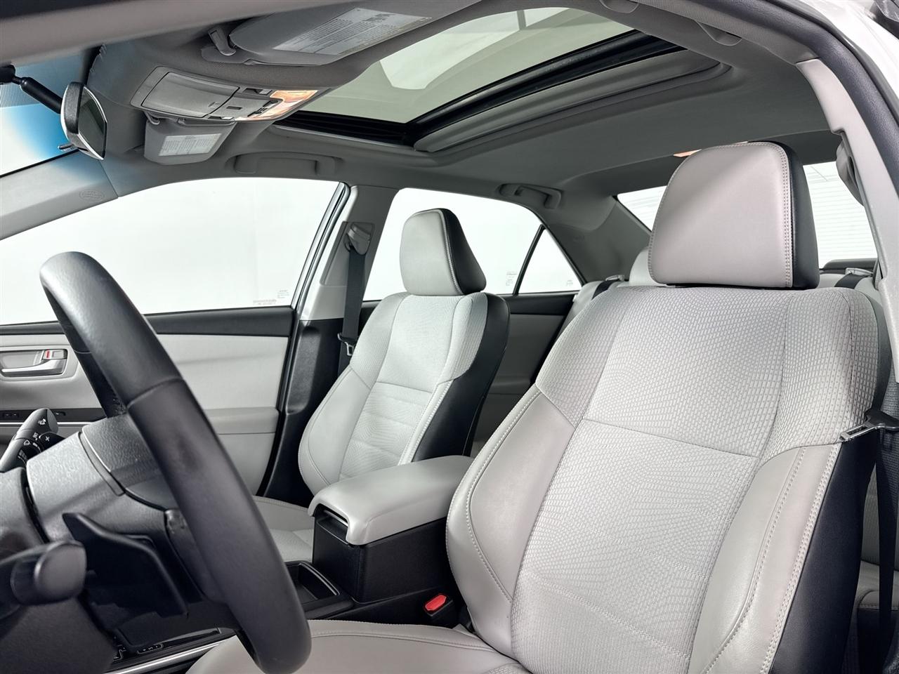 Toyota Camry XLE Auto (Natl) 2017