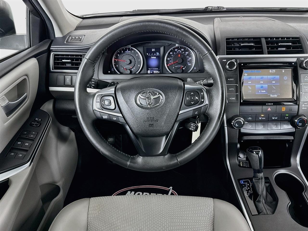 Toyota Camry XLE Auto (Natl) 2017
