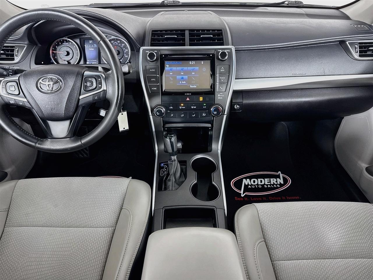 Toyota Camry XLE Auto (Natl) 2017