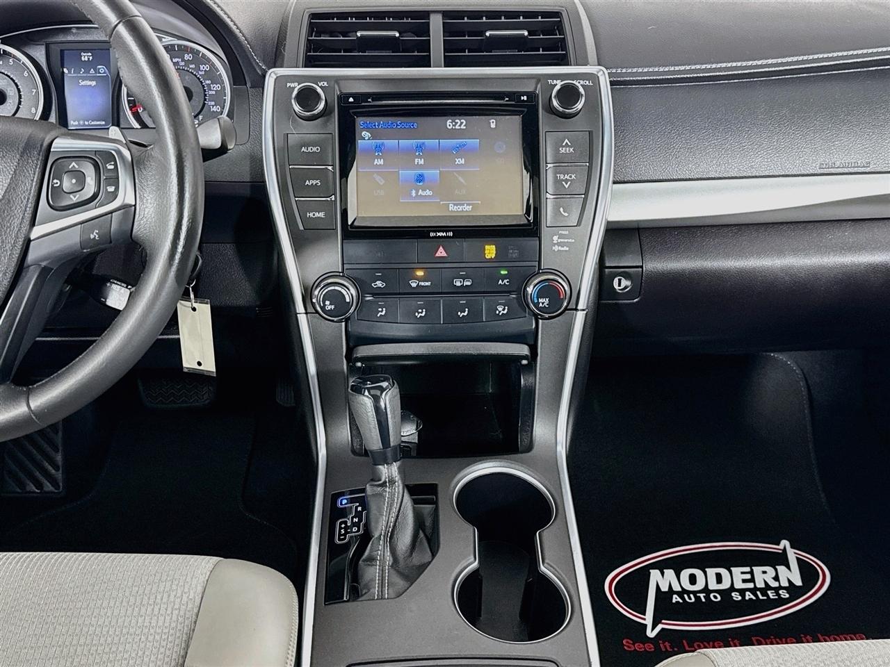 Toyota Camry XLE Auto (Natl) 2017