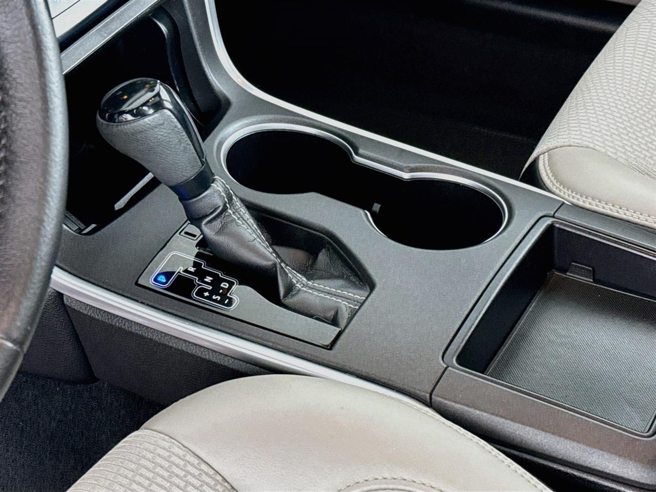 Toyota Camry XLE Auto (Natl) 2017