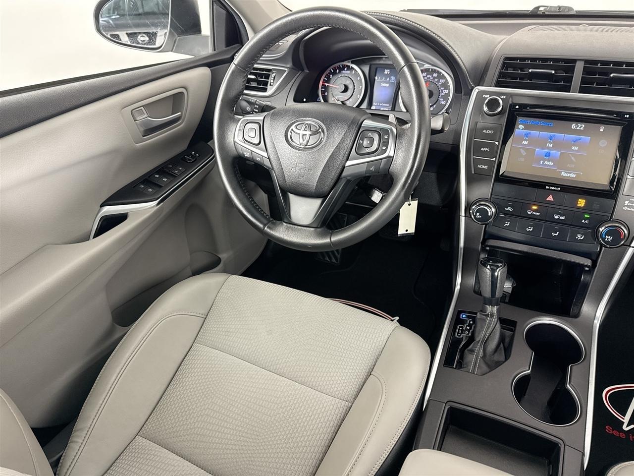 Toyota Camry XLE Auto (Natl) 2017
