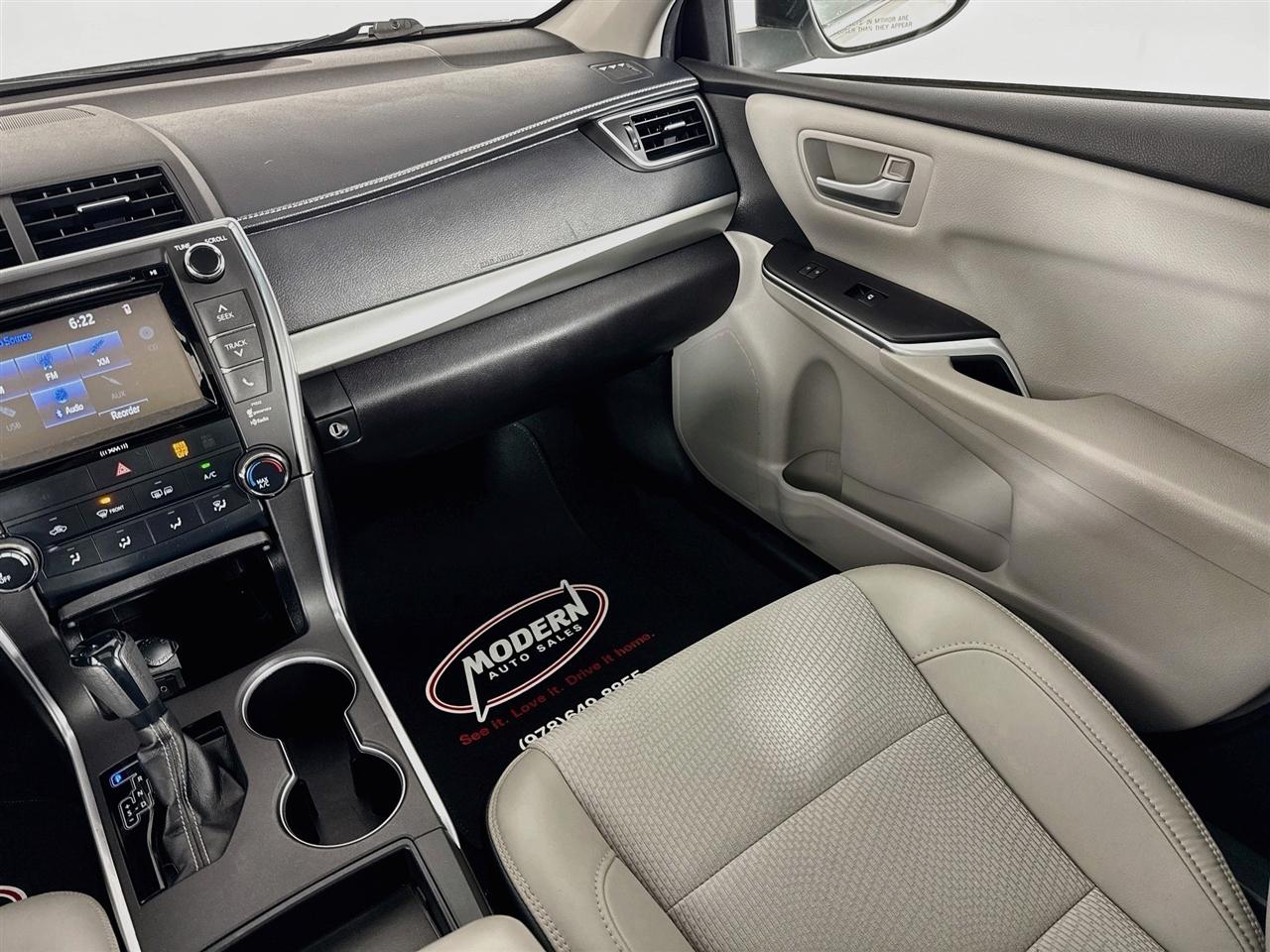 Toyota Camry XLE Auto (Natl) 2017