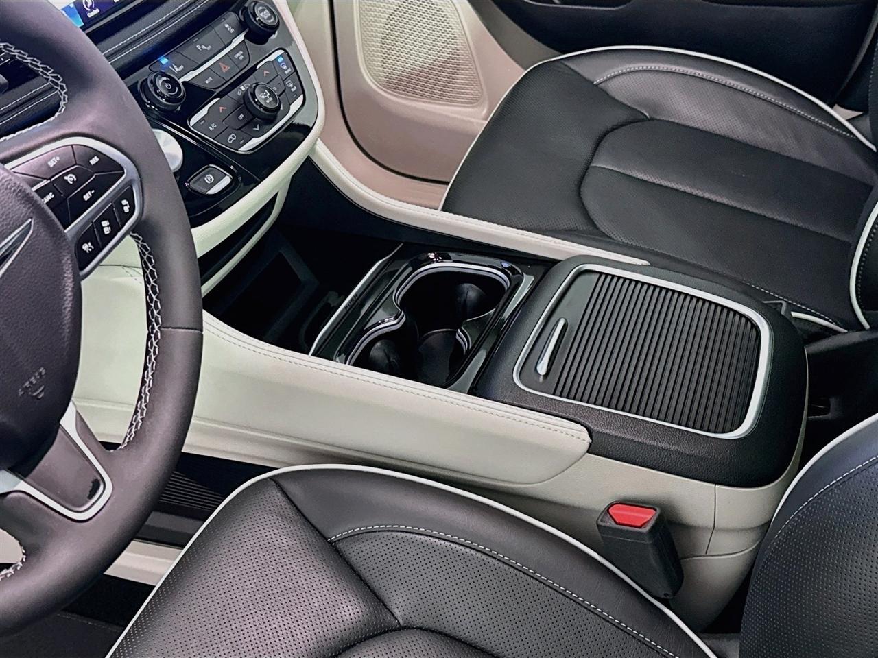 Chrysler Pacifica Hybrid Limited FWD 2023