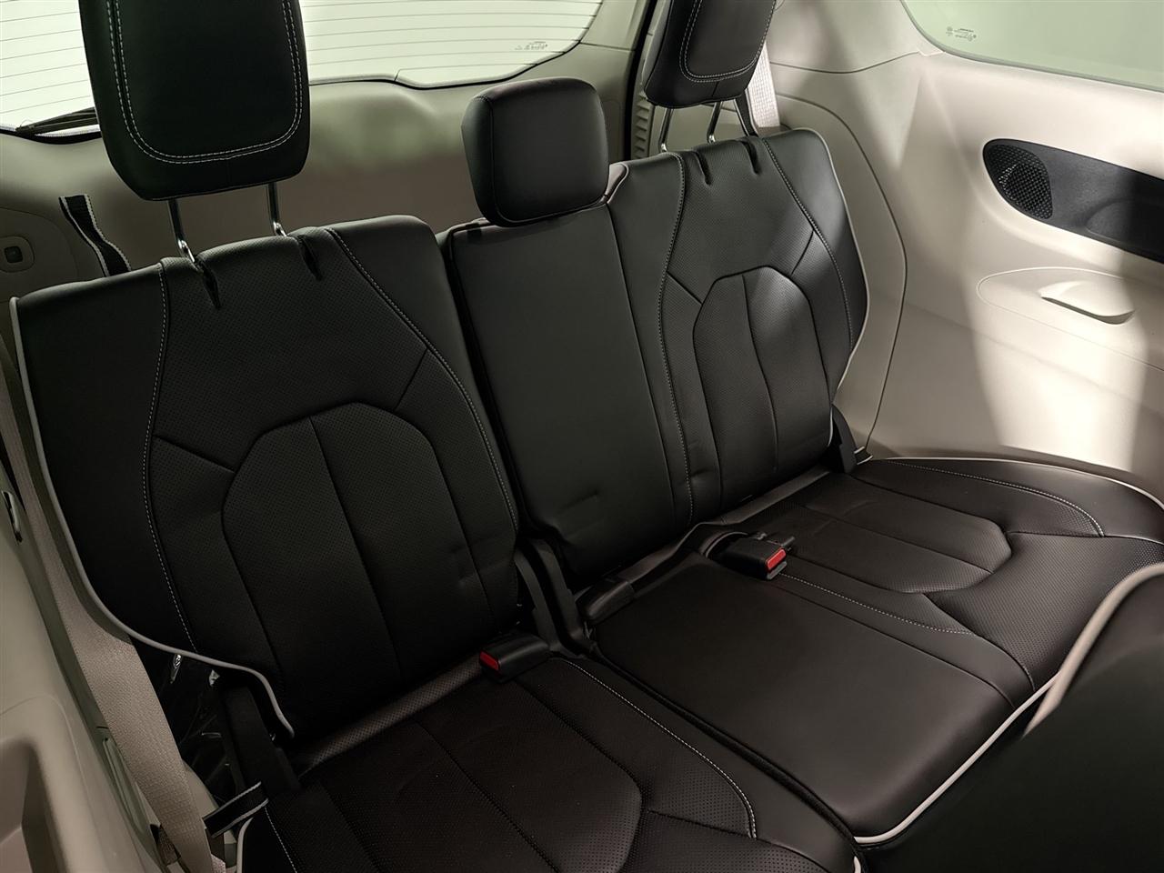 Chrysler Pacifica Hybrid Limited FWD 2023