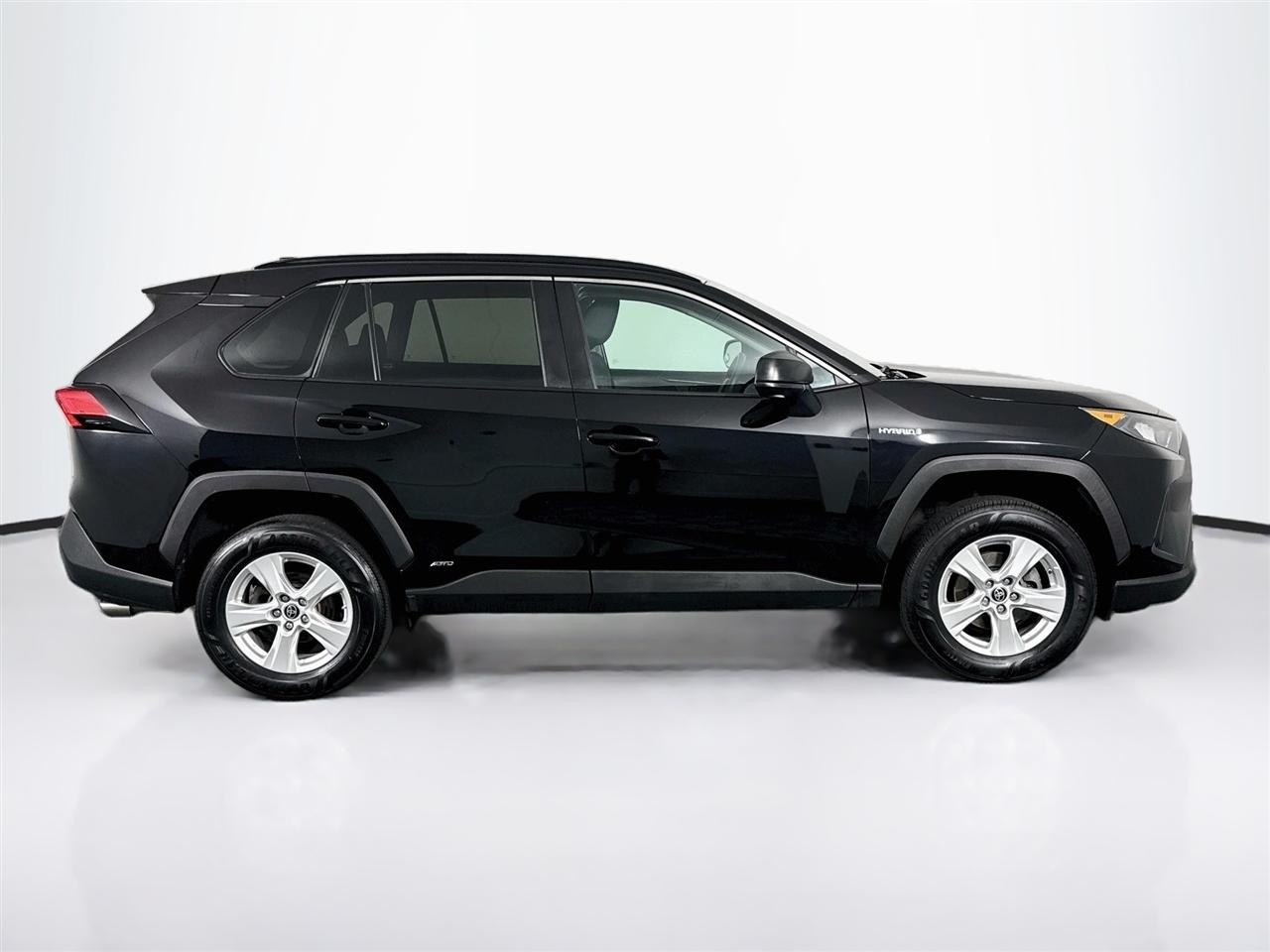 Toyota RAV4 Hybrid LE AWD (Natl) 2021