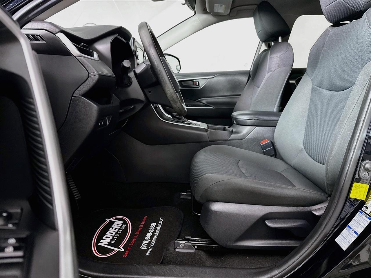 Toyota RAV4 Hybrid LE AWD (Natl) 2021