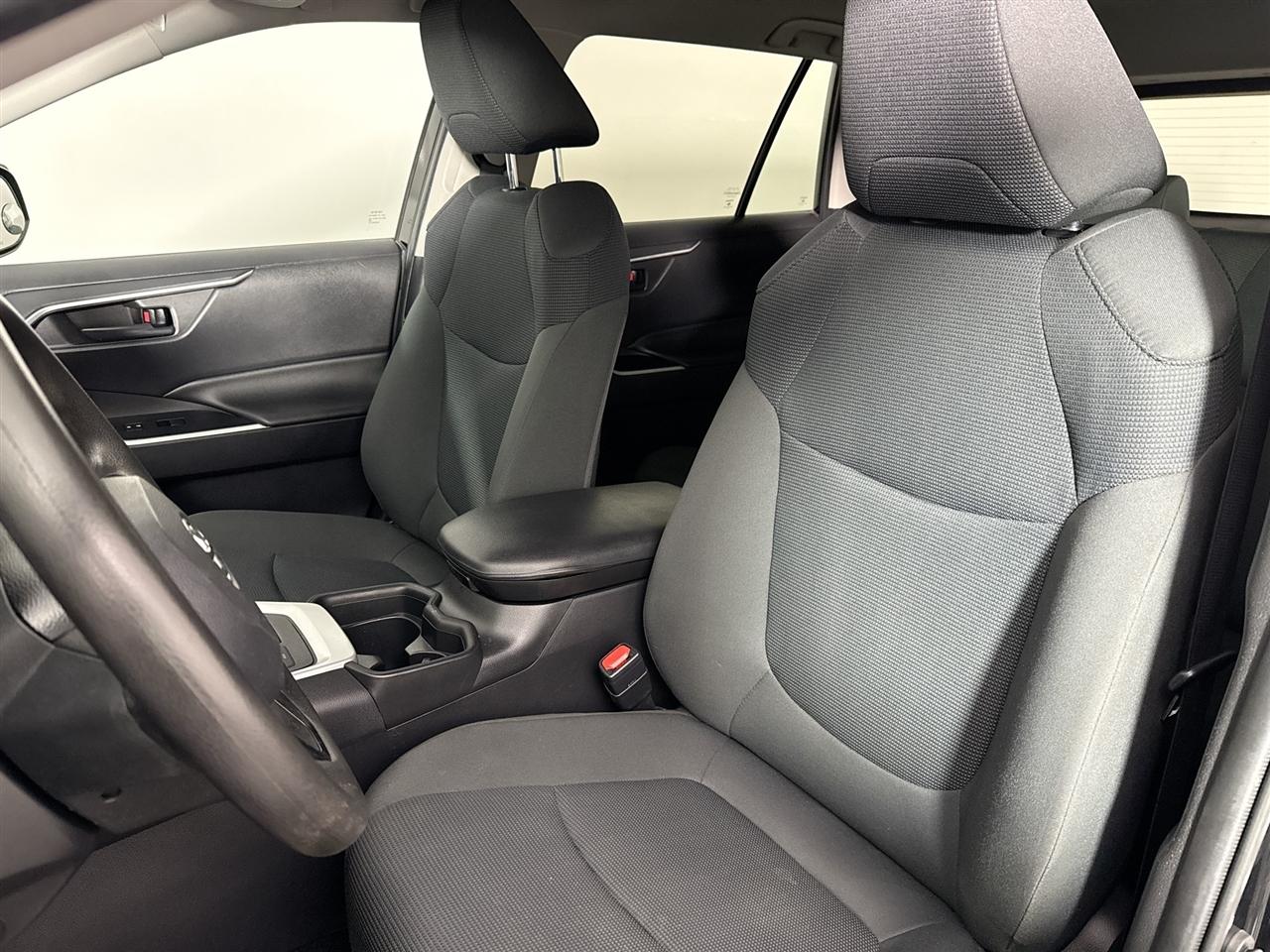 Toyota RAV4 Hybrid LE AWD (Natl) 2021