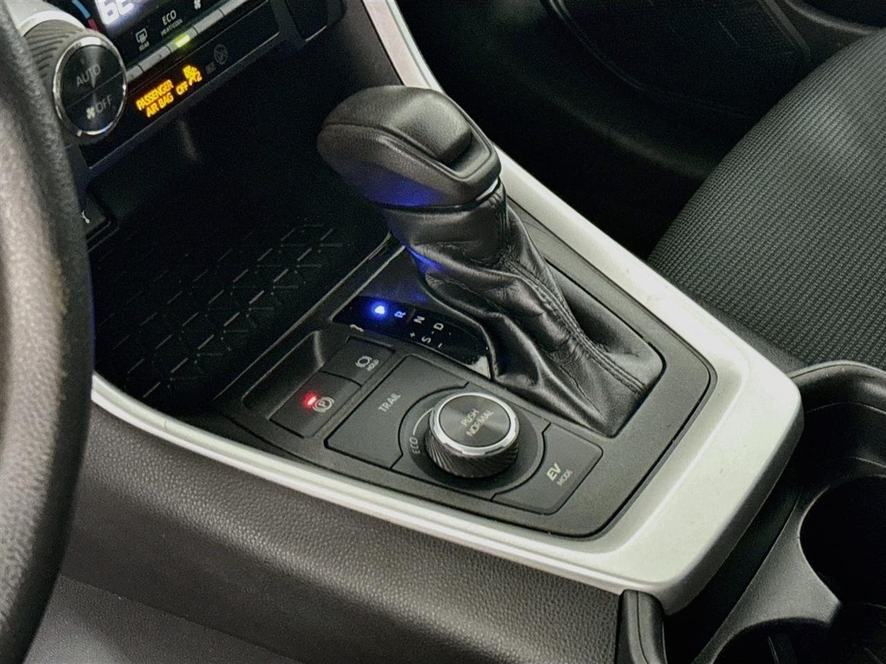 Toyota RAV4 Hybrid LE AWD (Natl) 2021