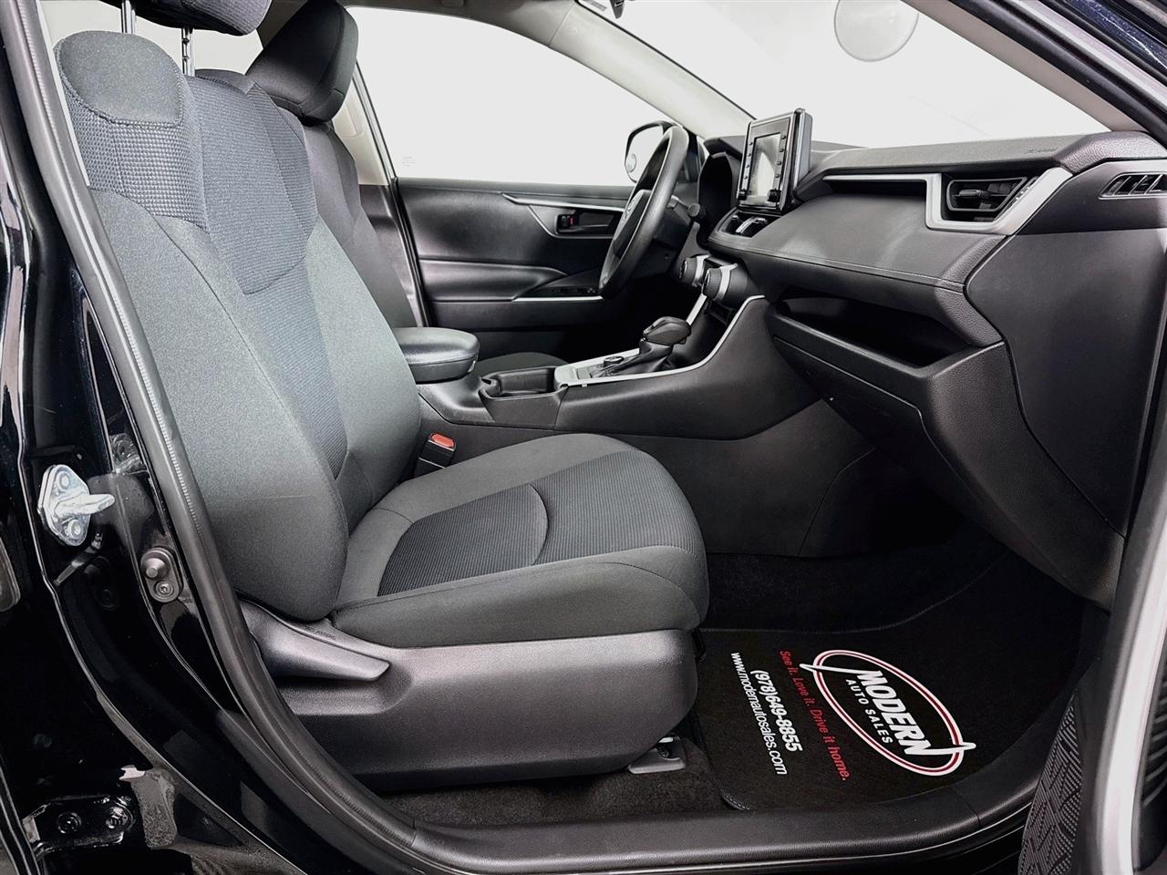 Toyota RAV4 Hybrid LE AWD (Natl) 2021