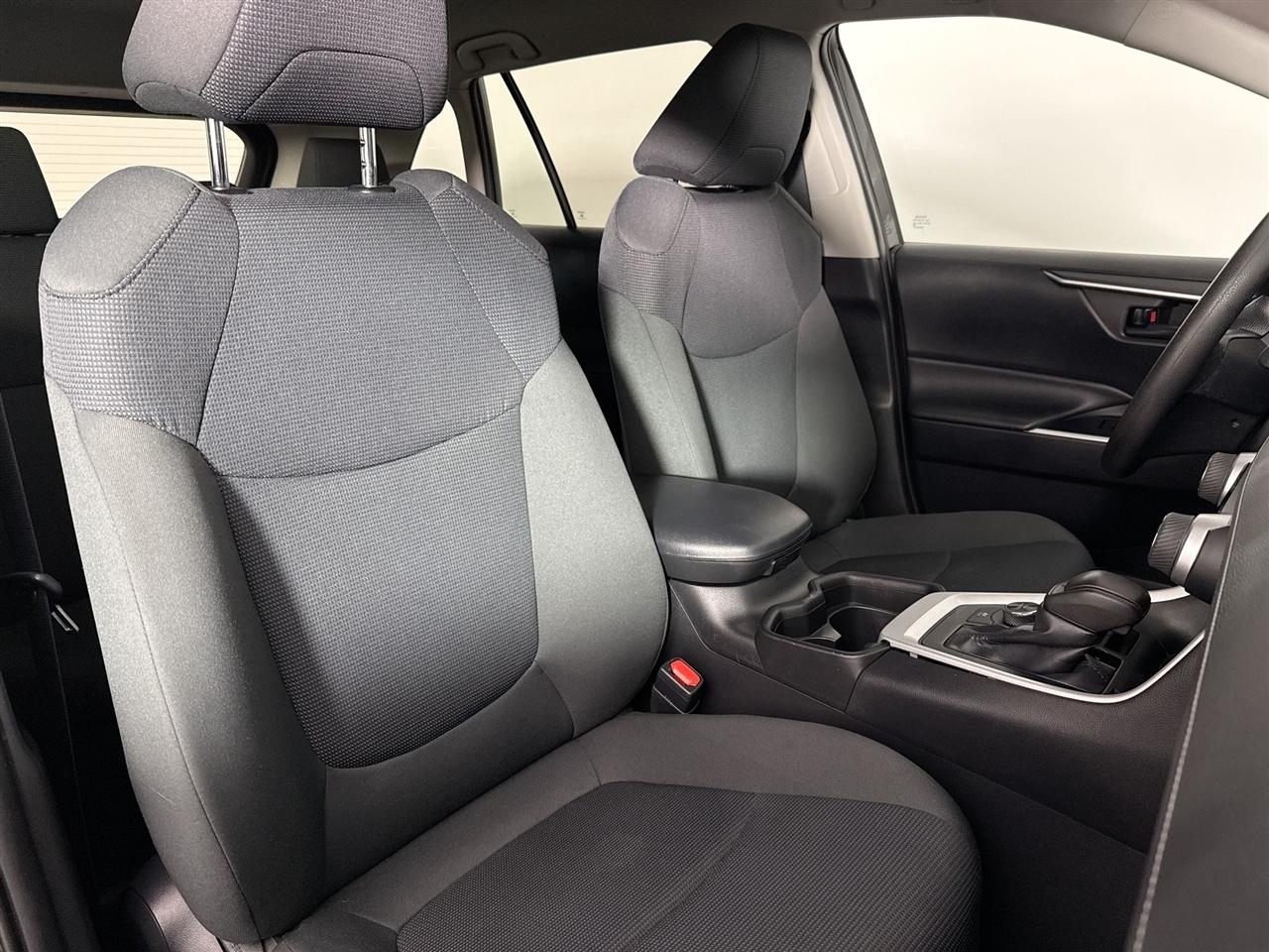 Toyota RAV4 Hybrid LE AWD (Natl) 2021