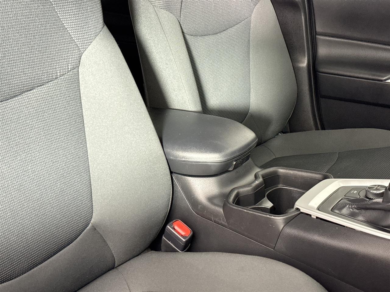Toyota RAV4 Hybrid LE AWD (Natl) 2021