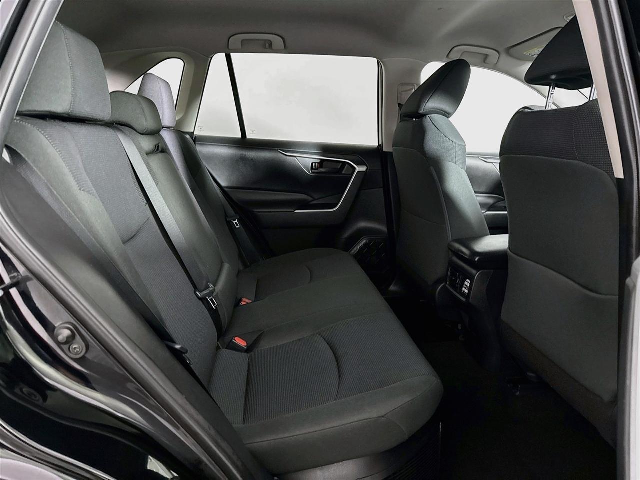 Toyota RAV4 Hybrid LE AWD (Natl) 2021