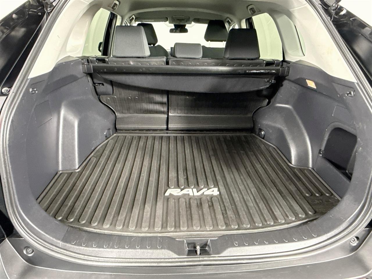 Toyota RAV4 Hybrid LE AWD (Natl) 2021