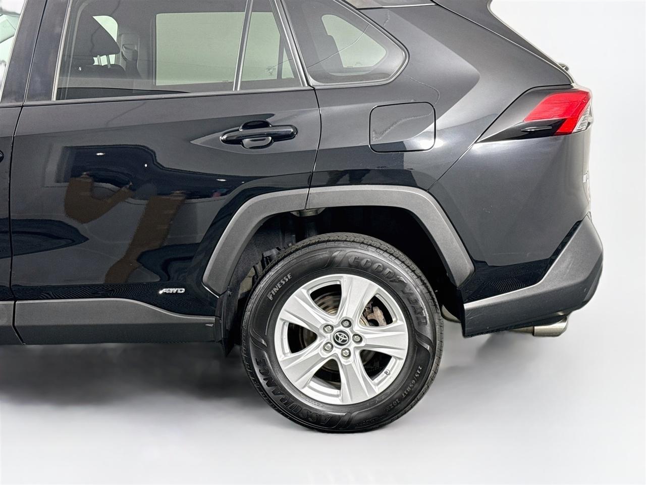 Toyota RAV4 Hybrid LE AWD (Natl) 2021