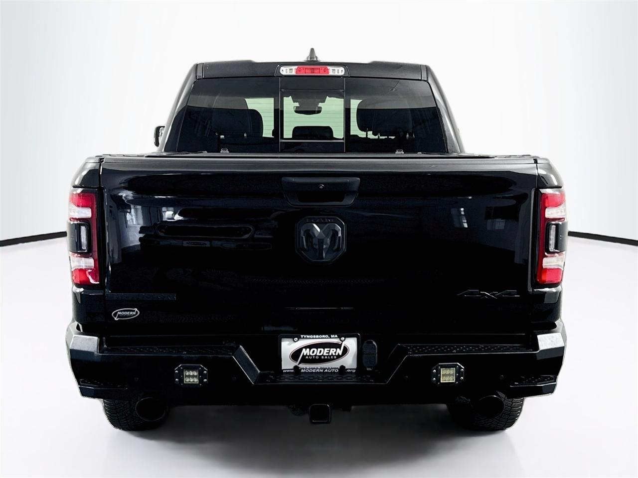 RAM 1500 Big Horn 4x4 Crew Cab 5'7" Box 2020