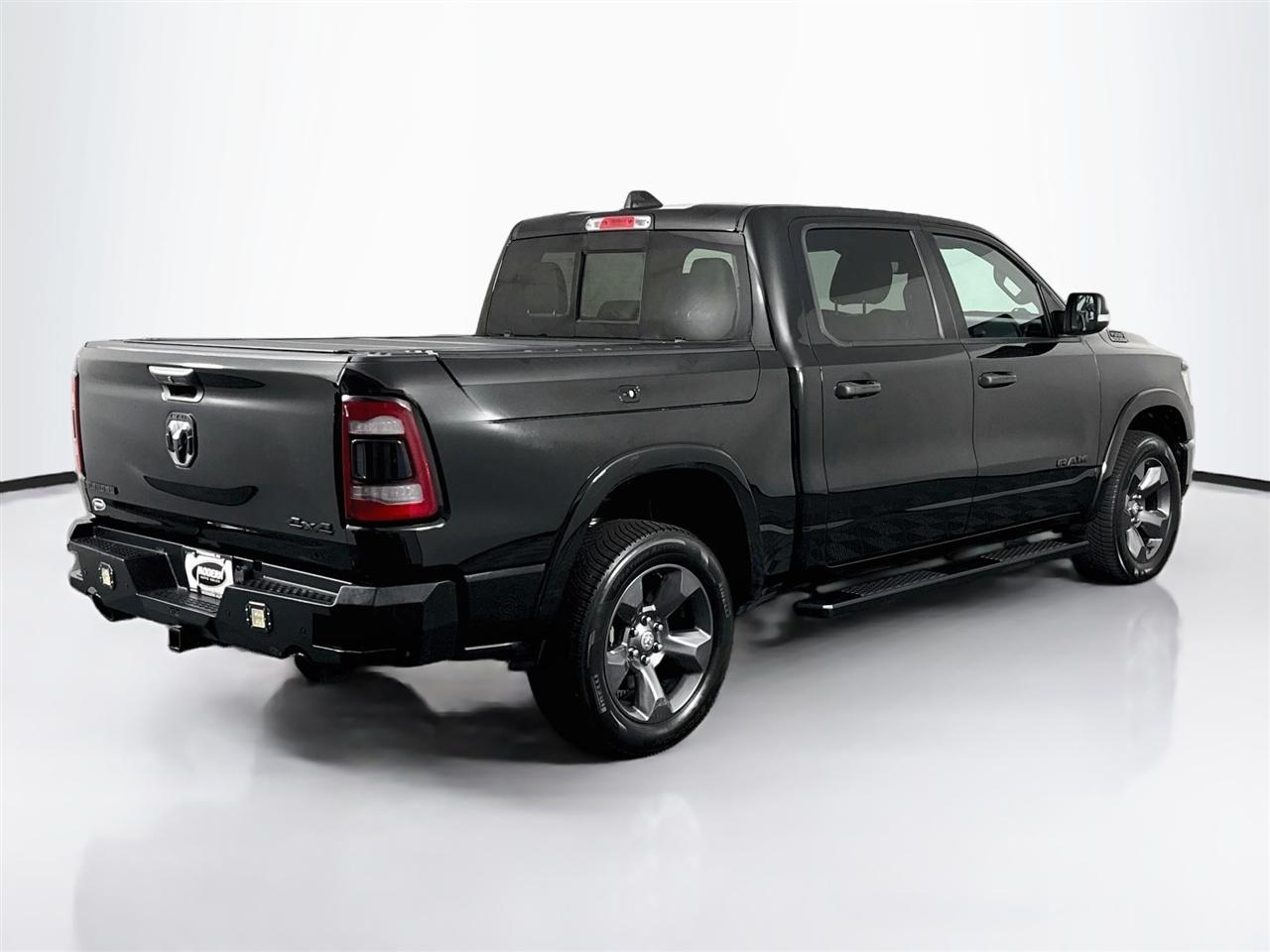 RAM 1500 Big Horn 4x4 Crew Cab 5'7" Box 2020