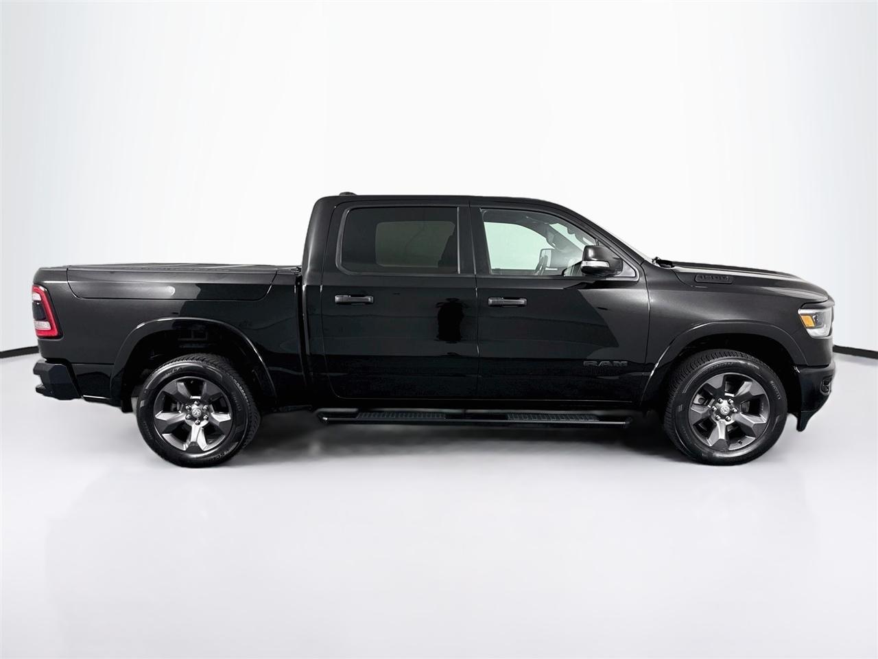RAM 1500 Big Horn 4x4 Crew Cab 5'7" Box 2020