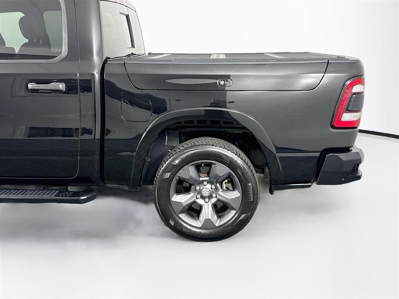 RAM 1500 Big Horn 4x4 Crew Cab 5'7" Box 2020