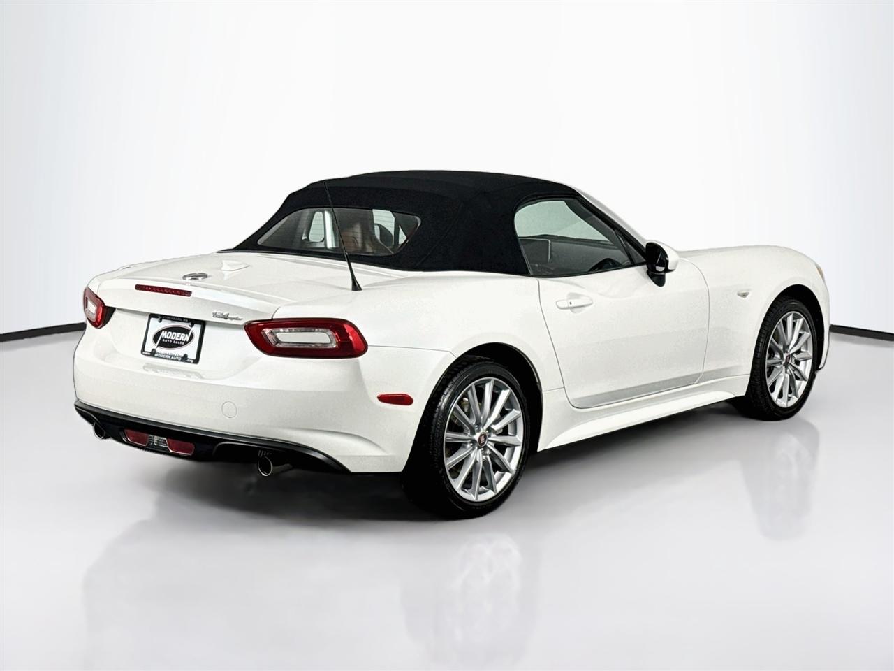 Fiat 124 Spider Lusso Convertible 2018