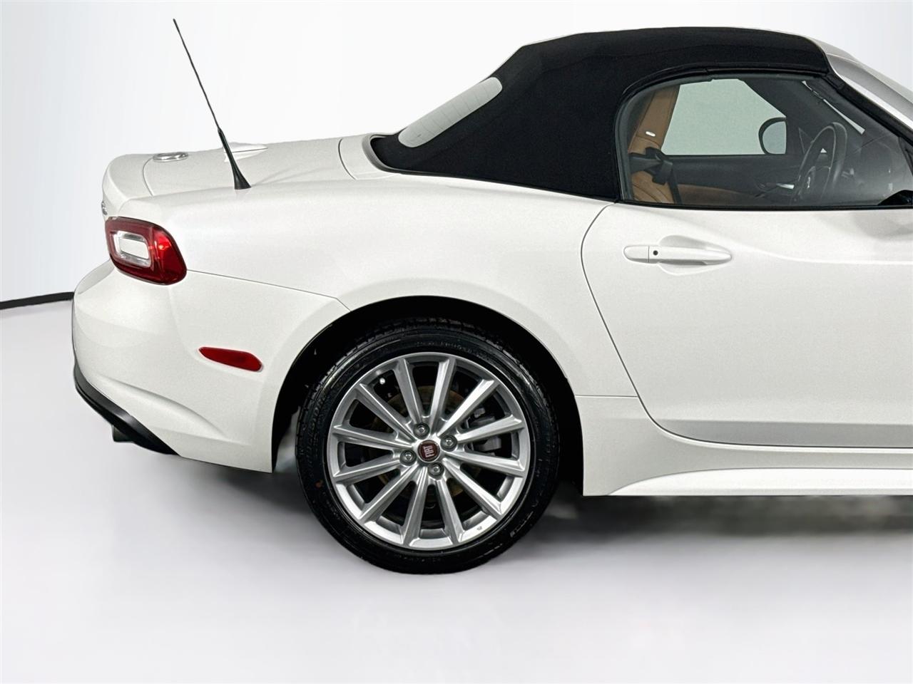 Fiat 124 Spider Lusso Convertible 2018