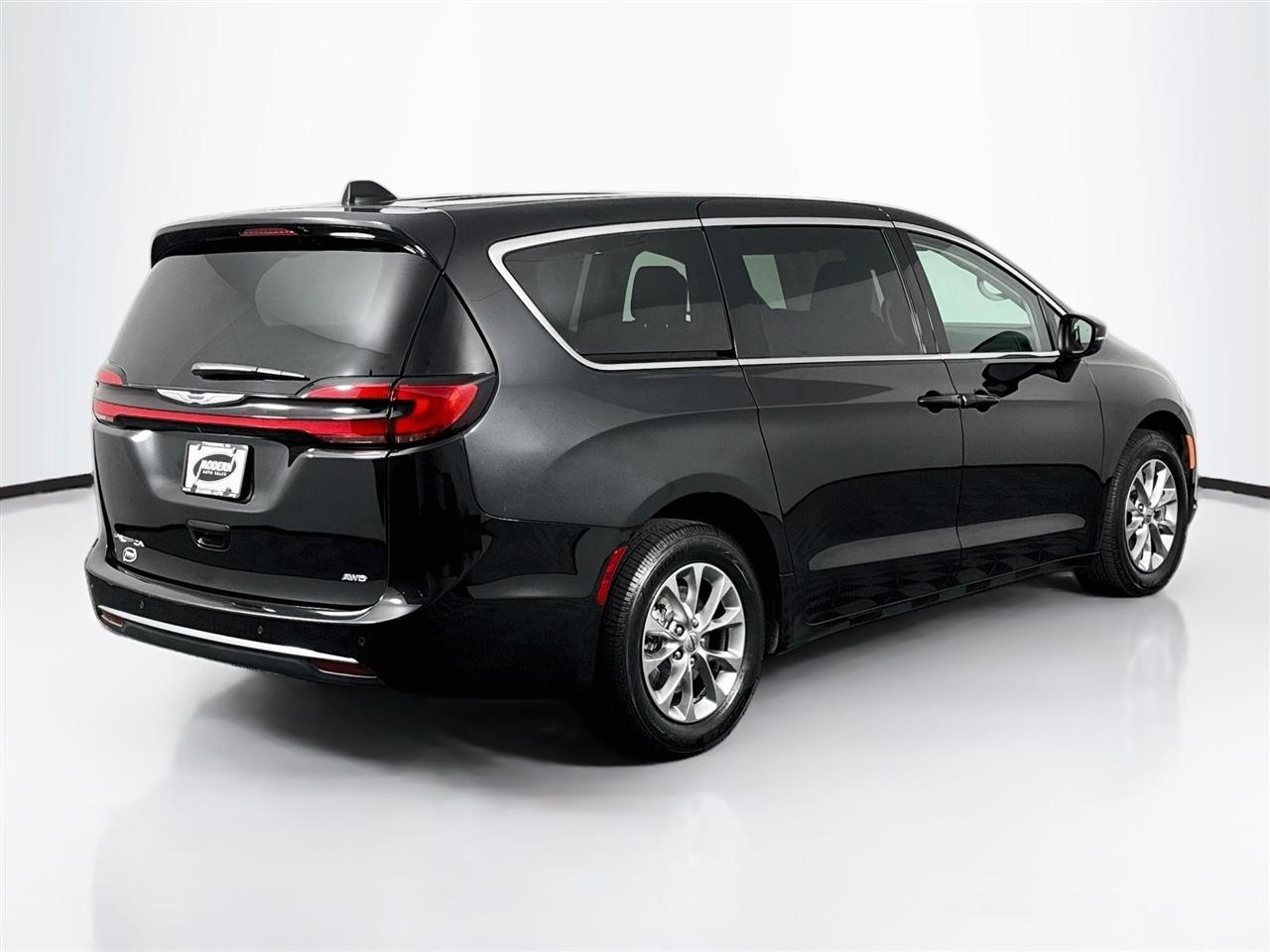 Chrysler Pacifica Touring L AWD 2023