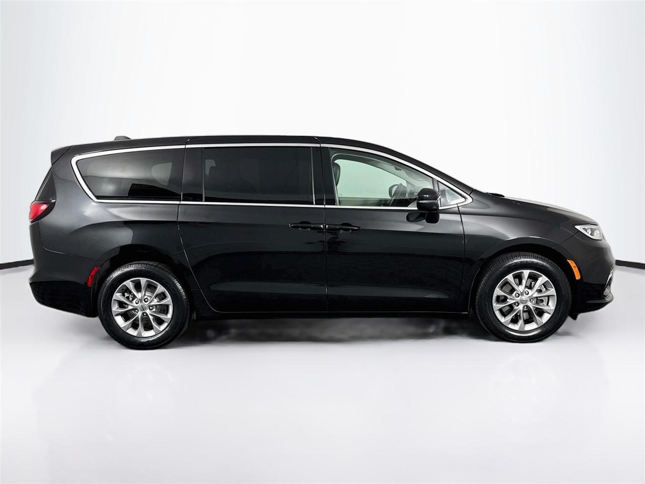 Chrysler Pacifica Touring L AWD 2023