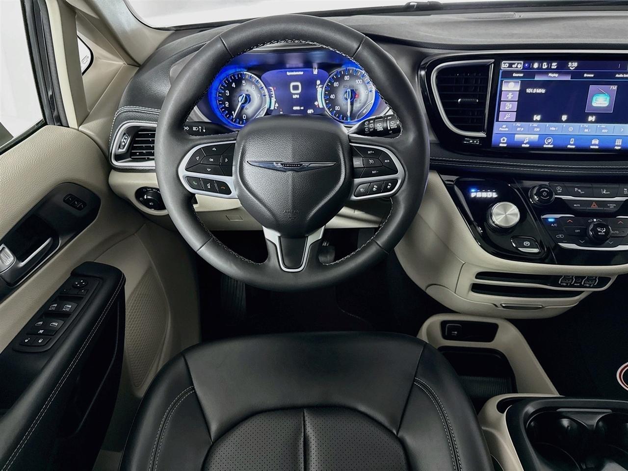 Chrysler Pacifica Touring L AWD 2023