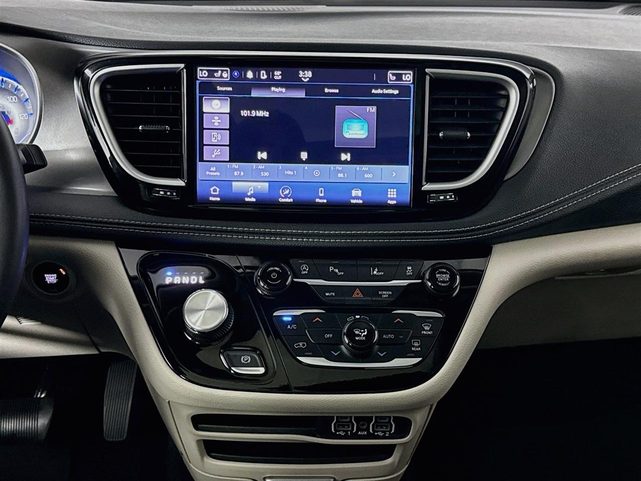 Chrysler Pacifica Touring L AWD 2023