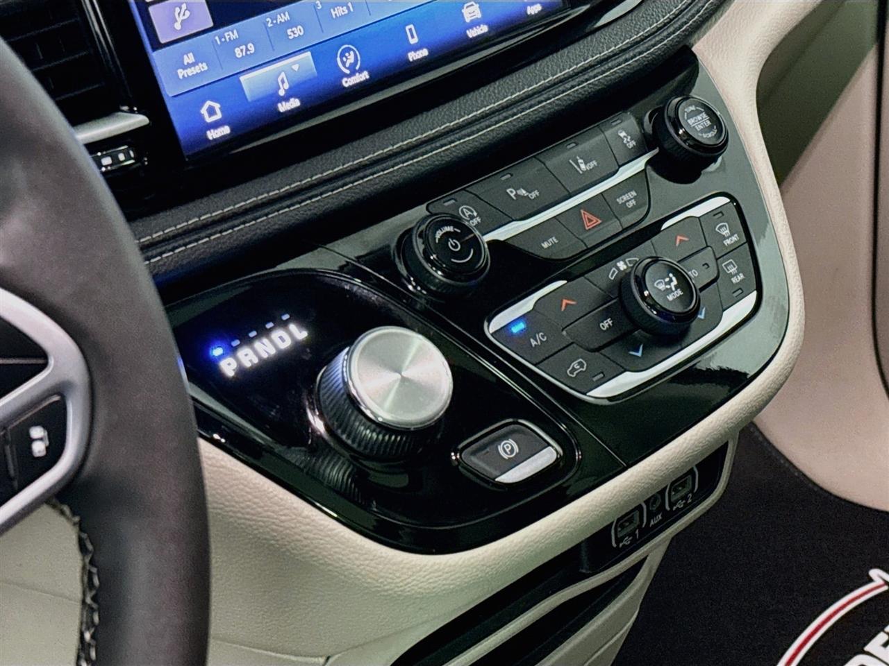 Chrysler Pacifica Touring L AWD 2023