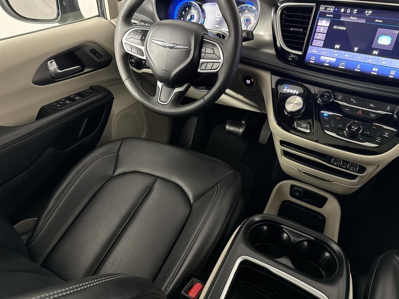 Chrysler Pacifica Touring L AWD 2023