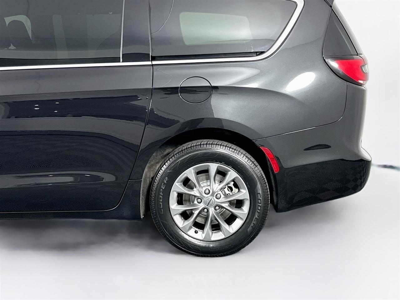 Chrysler Pacifica Touring L AWD 2023