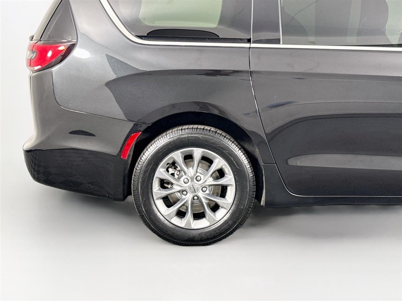 Chrysler Pacifica Touring L AWD 2023