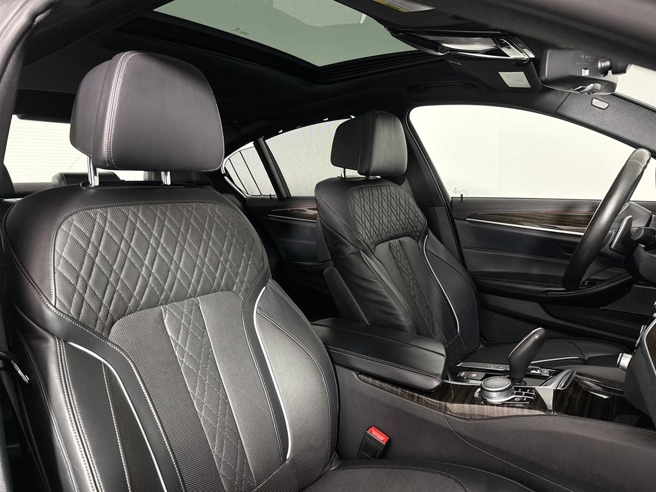 BMW 5 Series M550i xDrive Sedan 2020