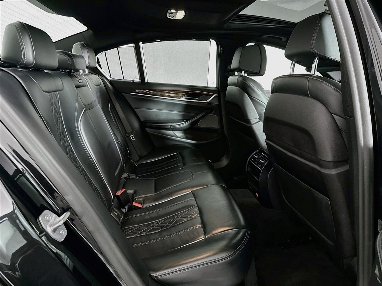 BMW 5 Series M550i xDrive Sedan 2020